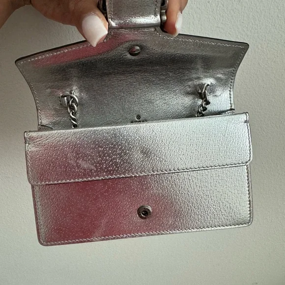 Gucci Dionysus Silver Metallic Shoulder Bag with Embellished Horseshoe Accent - Picture 4 of 5